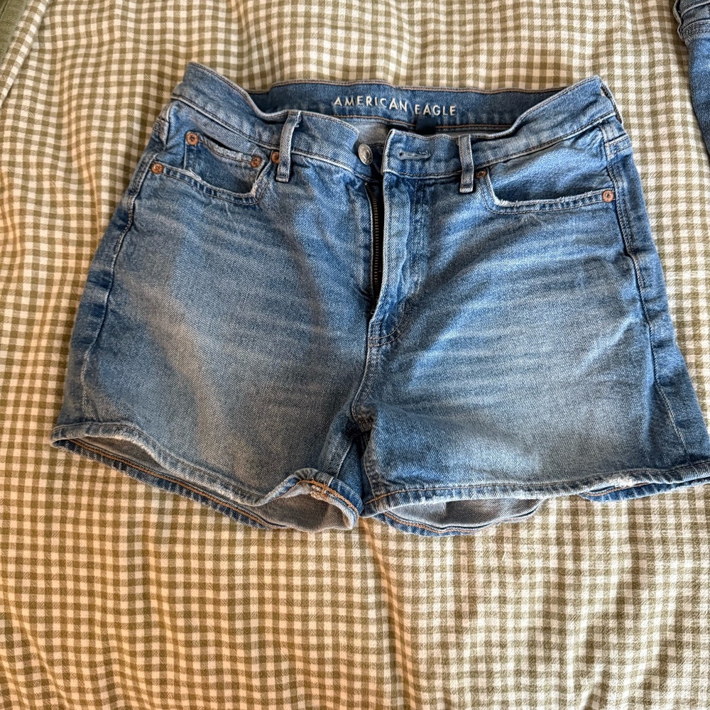 American Eagle Strigid Relaxed Shorts Size 4